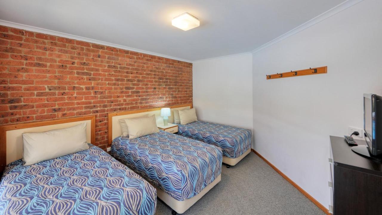 Tooleybuc Club Motor Inn Buitenkant foto